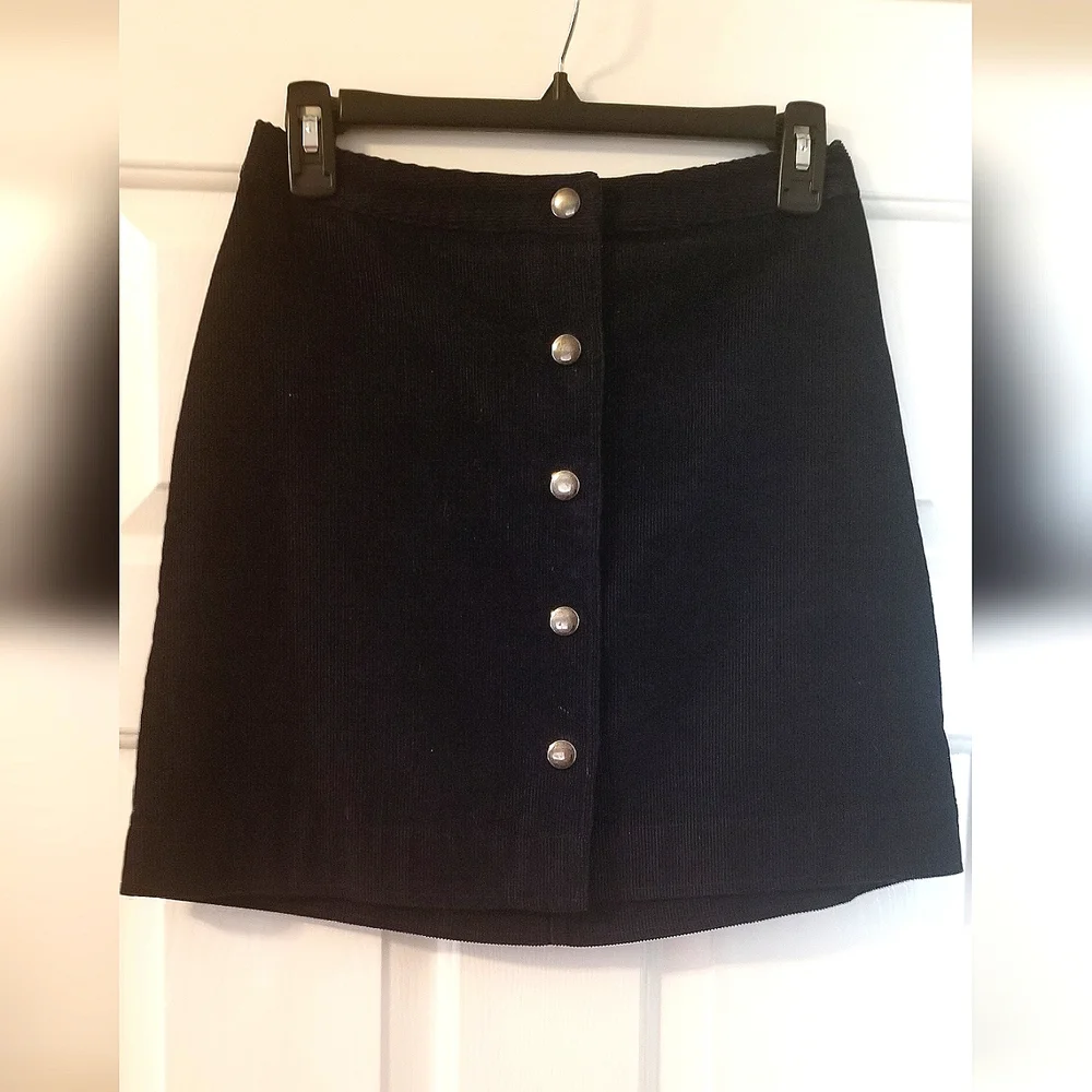 Old Navy Mini Skirt - Picture 1 of 4